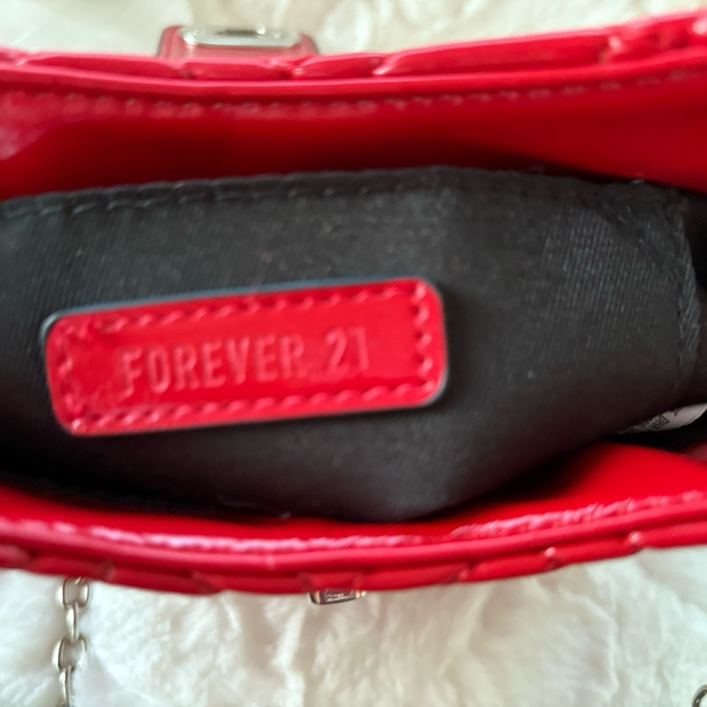 Forever 21 Cute Red Crossbody Quilted Faux Patent Leather Chain Handbag NWOT - Picture 7 of 9